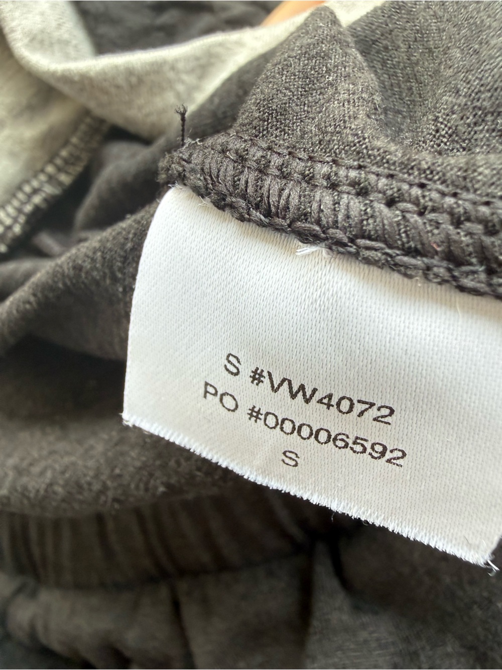 Vuori Halo Warm Up Jogger Pants Women’s Small Black Gray Sweatpants Performance - Picture 9 of 12